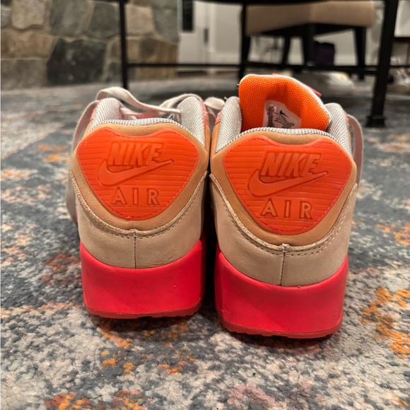 Nike Air Max Low-Top Sneakers in Pink, Red & Tan - Picture 4 of 4